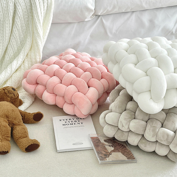 Poduszka dekoracyjna szara do salonu