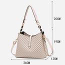 Czarna torebka na ramię kompaktowa