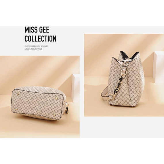 Czarna torebka na ramię kompaktowa