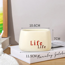 Niski biały wazon dekoracyjny z napisem Life – 7 cm