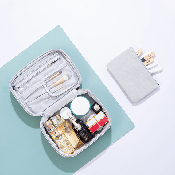 Elegancka kosmetyczka damska – Twój idealny towarzysz w organizacji makijażu