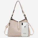 Czarna torebka na ramię kompaktowa