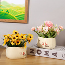 Niski biały wazon dekoracyjny z napisem Life – 7 cm