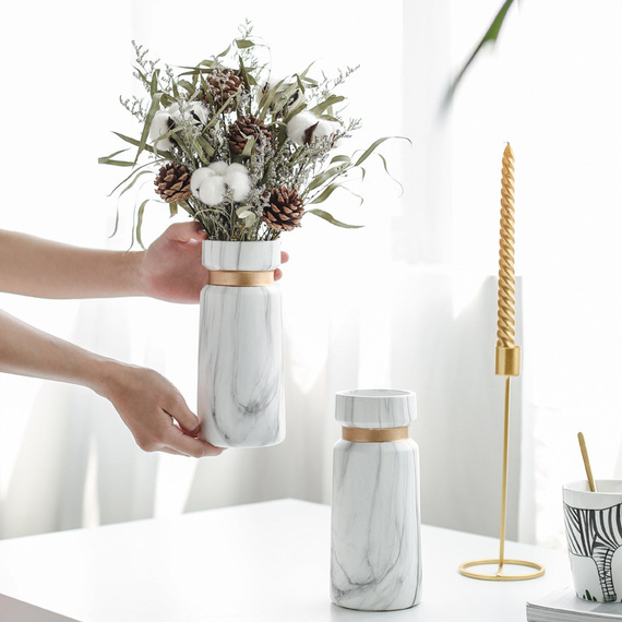 Wazon ceramiczny w stylu marmuru – elegancja i minimalizm