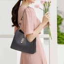 Czarna torebka na ramię kompaktowa