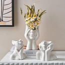Wazon "Ukryta Twarz" – Biały Połysk, Rzeźbiarski Design Ceramiczny