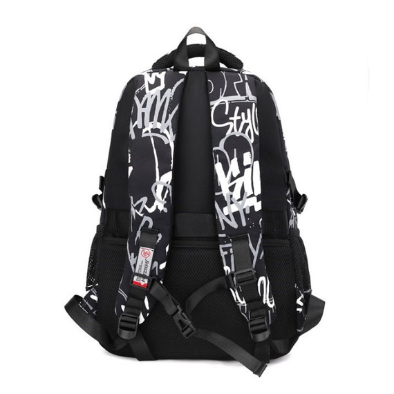 Duży czarny plecak dla chłopca