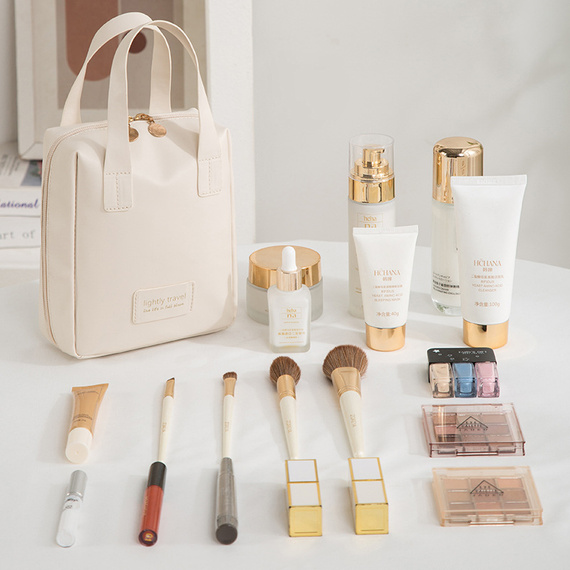 Kosmetyczka damska beżowa z przegródkami