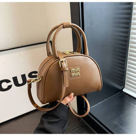 Brązowa mała torebka elegancka