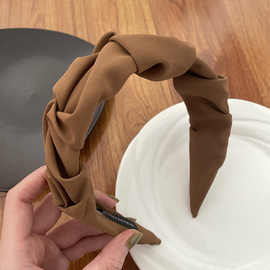 Brązowa opaska do włosów z węzłem