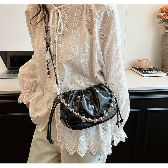 Czarna wieczorowa torebka damska typu worek